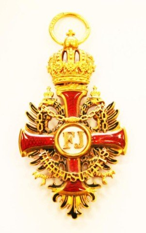 AUSTRIAN ORDER OF FRANZ JOSEPH KNIGHTS CROSS 1849: AUSTRIAN ORDER OF FRANZ JOSEPH KNIGHTS CROSS 1849 Instituted by Franz Joseph on the 2nd December 1849 on the first anniversary of his assumption of the Crown. Presented in it's original box. VGC. Size