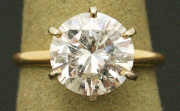 LADIES ANTIQUE ROUND 3.1CT DIAMOND SOLITAIRE RING: 9.6mm brilliant cut round diamond solitaire ring, set to a thin 14K gold band. Color J, clarity I2. Old estate diamond ring. One of the gold prongs has fractured. 3.1ct. Size 6.25. The following is an