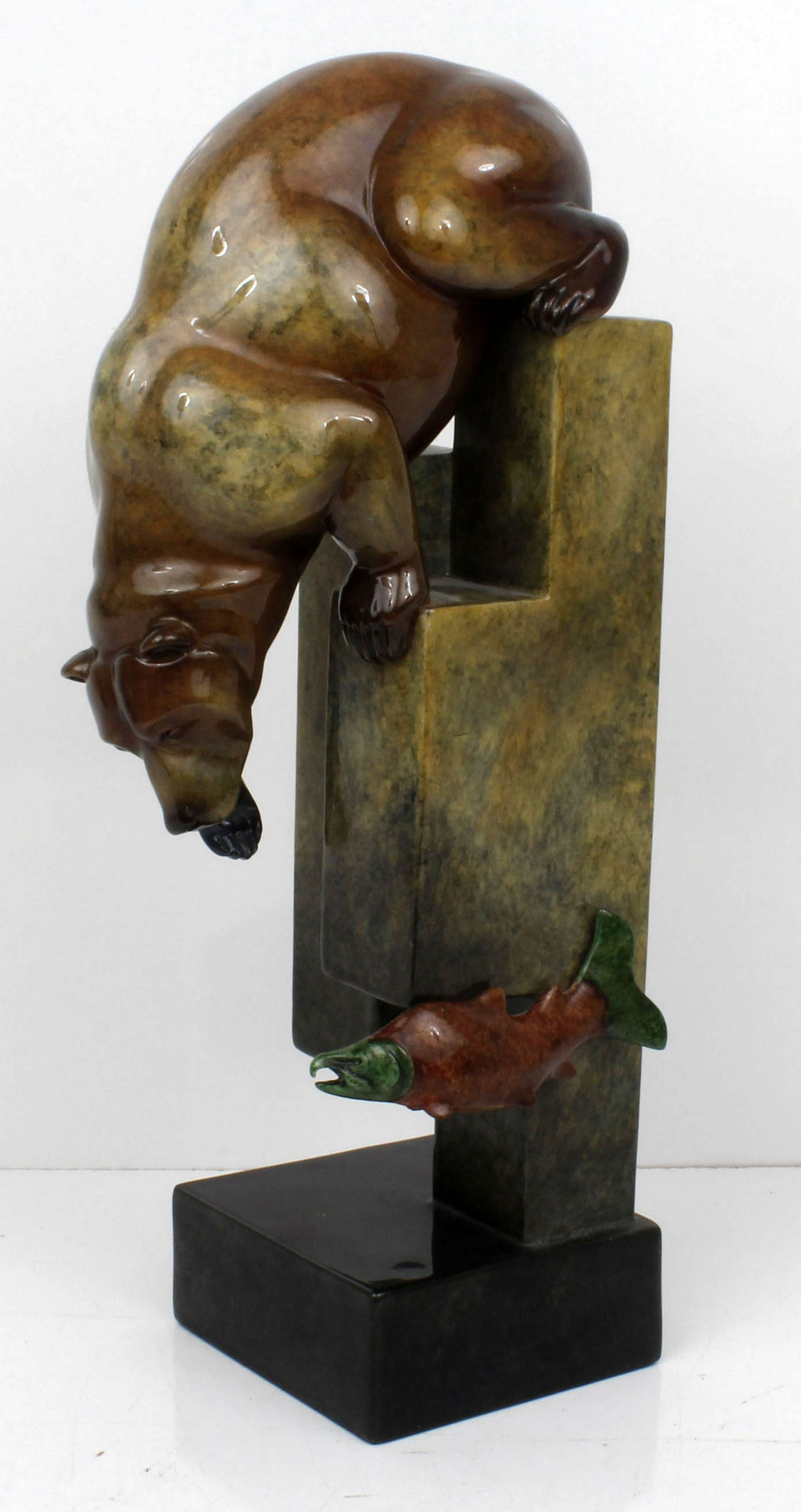 STEPHEN HERRERO OSO CLOSE BEAR SALMON SCULPTURE (1 of 4)