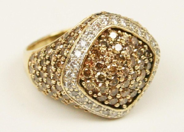 LADIES 5CT CHAMPAGNE & WHITE DIAMOND COCKTAIL RING: LADIES 5CT CHAMPAGNE & WHITE DIAMOND COCKTAIL RING A beautifully crafted ladies champagne & white diamond cocktail ring. Having approximately 111 round champagne diamonds of .04ct. each and 35 round w