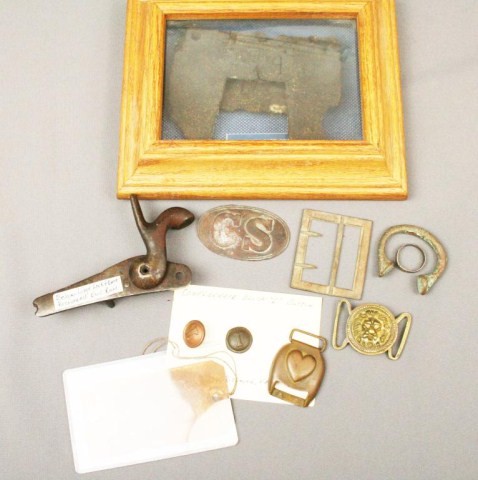 LOT OF CIVIL WAR RELIC ITEMS & DETECTOR FINDS: LOT OF CIVIL WAR RELIC ITEMS & DETECTOR FINDS A variety of items including a Belgian lock plate, found at Bull Run, Confederate Infantry button (x2), a slave bracelet and a sailors ring recovered from