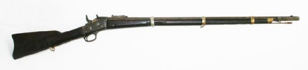 REMINGTON ROLLING BLOCK M1867 RIFLE & BAYONET: REMINGTON ROLLING BLOCK M1867 RIFLE & BAYONET Round barrel of 34 inches. Bore is dirty and in need of a clean. Working action. Some wear overall, the stock with marks and scratches. Remnants of storag