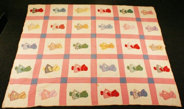 VINTAGE PATCHWORK QUILT C1930 "SUNBONNET SUE": VINTAGE PATCHWORK QUILT C1930 "SUNBONNET SUE" Hand quilted, machine pieced. C1930. Size: 72" x 72" EST. $100-200