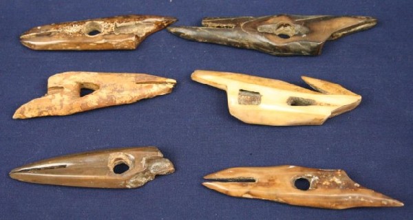 ALASKAN ESKIMO WALRUS TUSK IVORY HARPOON POINTS: ALASKAN ESKIMO WALRUS TUSK IVORY HARPOON POINTS Alaskan Eskimo fossilized walrus ivory harpoon points, lot of 6. Some with circular and linear elegant decoration. Size: 2" to 3.5" EST. $200-400