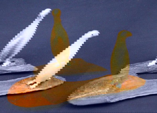 ALASKAN ESKIMO WALRUS TUSK IVORY CARVED BIRDS: ALASKAN ESKIMO WALRUS TUSK IVORY CARVED BIRDS A pair of walrus ivory carved birds. One is mounted to an antique harpoon head. Size: 3" & 3.5" Condition: VGC EST. $100-300