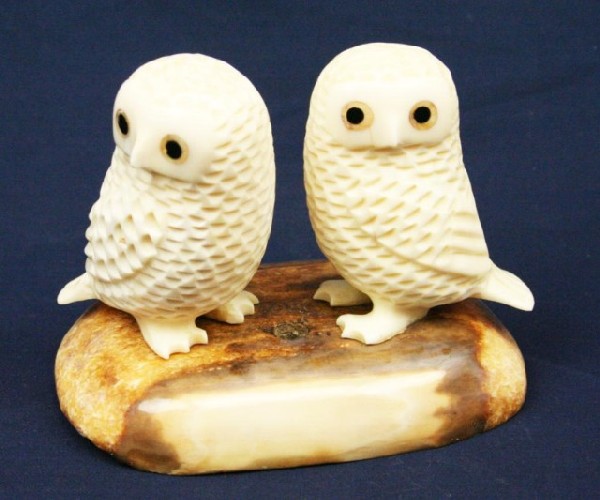 ALASKAN ESKIMO WALRUS TUSK IVORY CARVED OWLS: ALASKAN ESKIMO WALRUS TUSK IVORY CARVED OWLS A good pair of walrus ivory carved owls. Signed "Antogname". Size: 3.5" Condition: VGC EST. $100-200