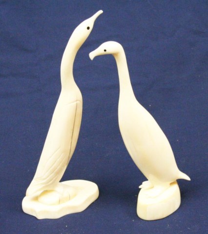ALASKAN ESKIMO WALRUS TUSK IVORY CARVED BIRDS: ALASKAN ESKIMO WALRUS TUSK IVORY CARVED BIRDS A pair of walrus ivory carved birds. Both are signed "Antognime". Size: 6" Condition: VGC EST. $100-300