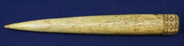 19TH CENTURY WHALE BONE FID NET NEEDLE: 19TH CENTURY WHALE BONE FID NET NEEDLE A good example of a whale bone fid with light scrimshaw pattern design to the top. Size: 16.5" Condition: VGC EST. $100-300