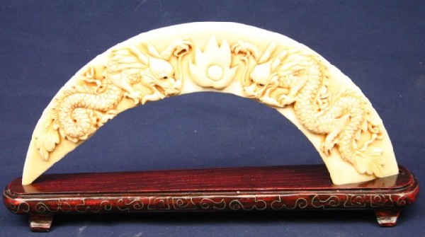 JAPANESE CARVED IVORY HIPPO TUSK: JAPANESE CARVED IVORY HIPPO TUSK An early 20th century carved Japanese ivory hippo tusk. Signed by artist. Size: 9.5" Condition: VGC EST. $100-300