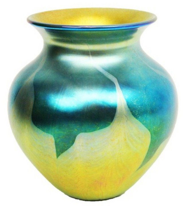 LUNDBERG STUDIOS SIGNED GLASS VASE - 6.5 INCHES: LUNDBERG STUDIOS SIGNED GLASS VASE - 6.5 INCHES A bulbous art glass vase by the Lundberg studios. 1999 and numbered 1023J26. Size: 6.5" Condition: VGC Est. 200-400