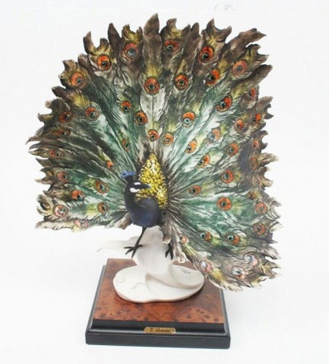 GIUSEPPE ARMANI FIGURE #720 THE PEACOCK: GIUSEPPE ARMANI FIGURE #720 THE PEACOCK Armani figure of a Peacock. Signed and dated 1989. Size: 13" Condition: VGC Est. 200-300