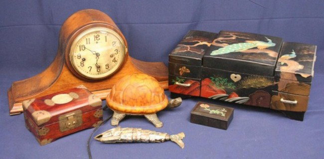 BOX OF MISC ITEMS - CLOCK MUSIC JEWELRY BOX & MORE: BOX OF MISC ITEMS - CLOCK MUSIC JEWELRY BOX & MORE A vintage, black lacquered Japanese jewelry/music box of 14 x 8 x 6 inches (some wear). A mantle clock by New Haven. A jewelry box (lid loose). An ar