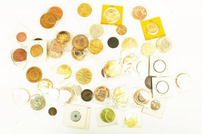 TOKENS - MOSTLY US INCLUDING COMMEMORATIVES: TOKENS - MOSTLY US INCLUDING COMMEMORATIVES A mixed lot of unresearched business tokens and commemoratives, including scouting, souvenir money, tax tokens, Masonic tokens, bank token (Canada). George 