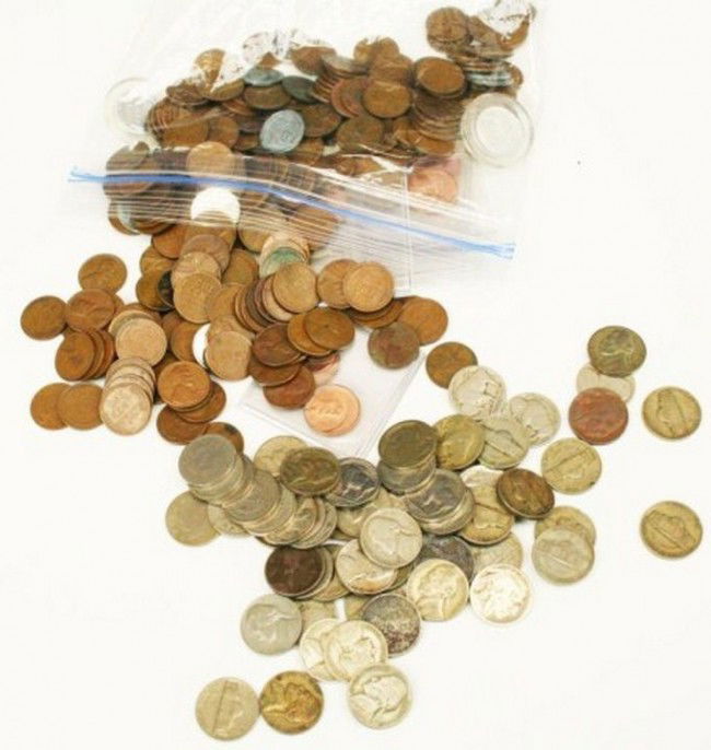 US - MIXED LOT WHEAT PENNIES & SILVER NICKELS: US - MIXED LOT WHEAT PENNIES & SILVER NICKELS Including; V nickels (10). Buffalo nickels (19). Jefferson nickels (31). Wheat pennies (100+). 1943 silvered pennies (12). Large cents 1818 & 1856. Error