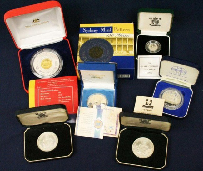 WORLD - BURMUDA AUSTRALIA UK SOUTH AFRICA PROOFS: WORLD - BURMUDA AUSTRALIA UK SOUTH AFRICA PROOFS Burmuda; 1 crown, 1964. another similar and of the same date. UK; 1990 silver piedfort five pence coin. Australia; 2003 two tone ten dollar proof in 99