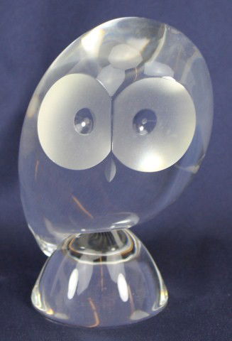 STEUBEN GLASS OWL #8065: STEUBEN GLASS OWL #8065 Steuben Glass Owl. Item 8065. Signed "Steuben" to the base. Size: 5.5" Condition: VGC Est. $200 - 300