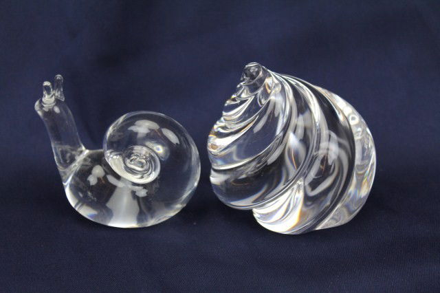 LOT 2 STEUBEN GLASS FIGURES - SEASHELL & SNAIL: LOT 2 STEUBEN GLASS FIGURES - SEASHELL & SNAIL 2 Steuben Glass figures. Seashell #8552 3.5" and Snail #7982 3". Both are signed "Steuben" to the base. Condition: VGC Est. $100 - 200