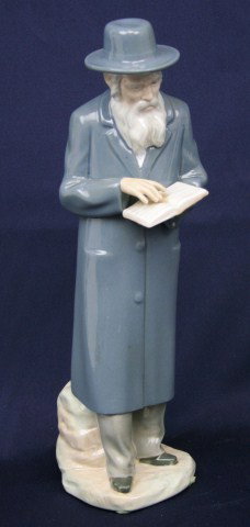 NAO LLADRO PORCELAIN FIGURE - THE RABBI #0345: NAO LLADRO PORCELAIN FIGURE - THE RABBI #0345 02000345 THE RABBI. Issue Year: 1992. Sculptor: José Roig. Size: 11" Condition: VGC Est. $150 - 300