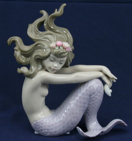 LLADRO PORCELAIN FIGURE - "ILLUSION": LLADRO PORCELAIN FIGURE - "ILLUSION" #01001413, "ILLUSION", Issue Year: 1982, Sculptor: Jose' Puche, Base Included, Excellent Condition Est. $200 - 300