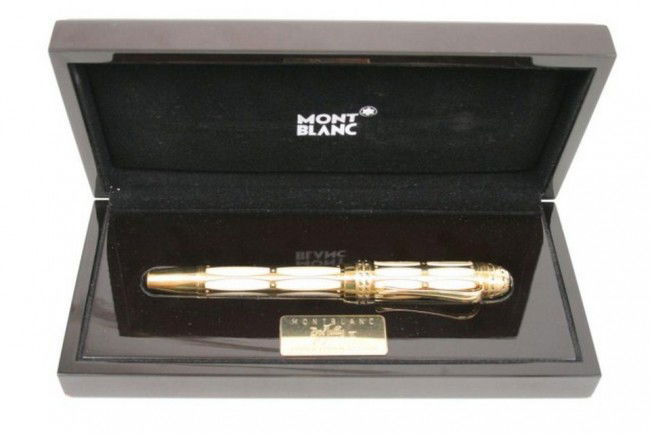 MONT BLANC POPE JULIUS II LIMITED EDITION PEN: MONT BLANC POPE JULIUS II LIMITED EDITION PEN Mont blanc Pope Julius II Limited Edition 2005 Fountain Pen. Pope Julius II transformed Rome into the cultural center of the Renaissance and supported art