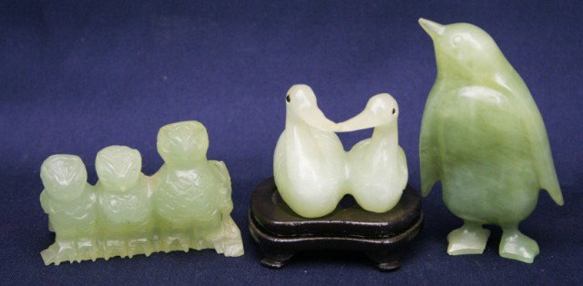 LOT OF CARVED JADE FIGURES - BIRDS: LOT OF CARVED JADE FIGURES - BIRDS Carved Jade Penguin, carved jade owl trio, and pair of jade birds on wooden base. Size: 1.75"-3" Condition: VGC Est. $150 - 300