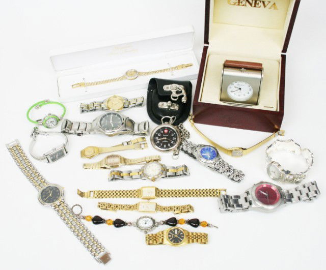 DEALERS LOT OF 19 FOSSIL GENEVA SEIKO WATCHES: DEALERS LOT OF 19 FOSSIL GENEVA SEIKO WATCHES This dealers lot contains 4 Fossil watches, 6 Seiko women's watches, and 9 Geneva watches one being a pocket watch and one traveling clock with box. Most