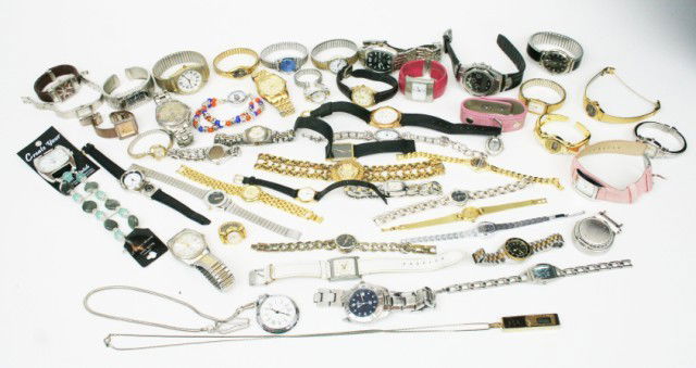 DEALERS LOT OF 50 TIMEPIECES WRIST WATCHES: DEALERS LOT OF 50 TIMEPIECES WRIST WATCHES 50 time pieces many of which are wrist watches. This lot includes; Elgin, Claremont, Vivani, Timex, Romica, Guess, Trendz, Dkny, and many more. Watches are i
