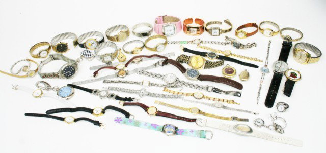 DEALERS LOT OF 50 TIMEPIECES WRIST WATCHES: DEALERS LOT OF 50 TIMEPIECES WRIST WATCHES 50 time pieces many of which are wrist watches. This lot includes; Elgin, Cheroee, Rumours, Timex, Terner, Geneva, Amitron, Benrus, and many more. Watches ar
