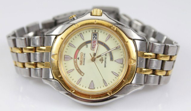 MENS TWO TONE SEIKO WRIST WATCH KINETIC: MENS TWO TONE SEIKO WRIST WATCH KINETIC Two tone indicator Seiko with date. Good condition with wear and a chipped crystal. Est. $100 - 300