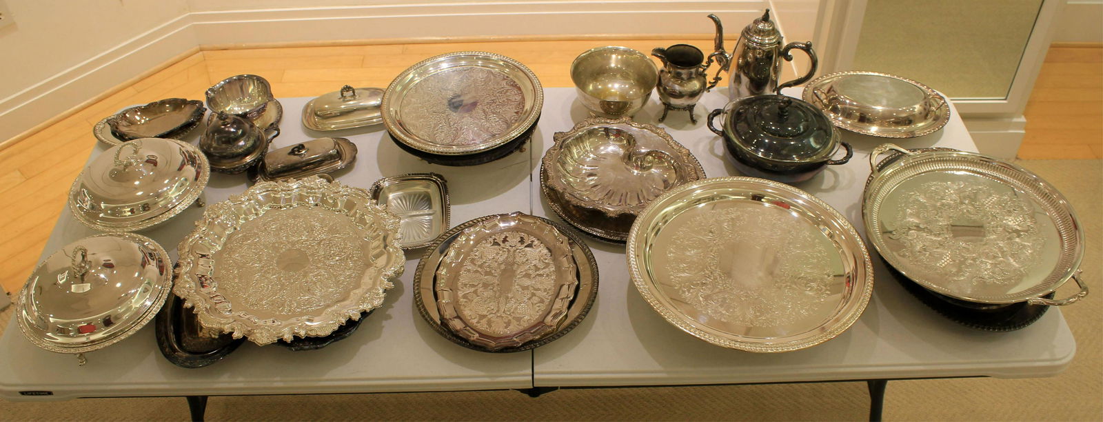 SILVER PLATE SERVING COLLECTION 36 PIECES (1 of 3)