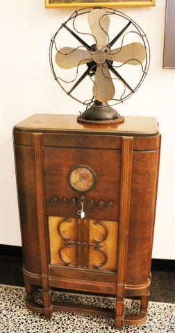 ANTIQUE RCA VICTOR FLOOR RADIO & WESTERN ELEC FAN: ANTIQUE RCA VICTOR FLOOR RADIO & WESTERN ELEC FAN 1935 RCA Victor floor radio that was repaired in 1987 has its original power cord with it, but it has been replaced. Also included in this lot is an a