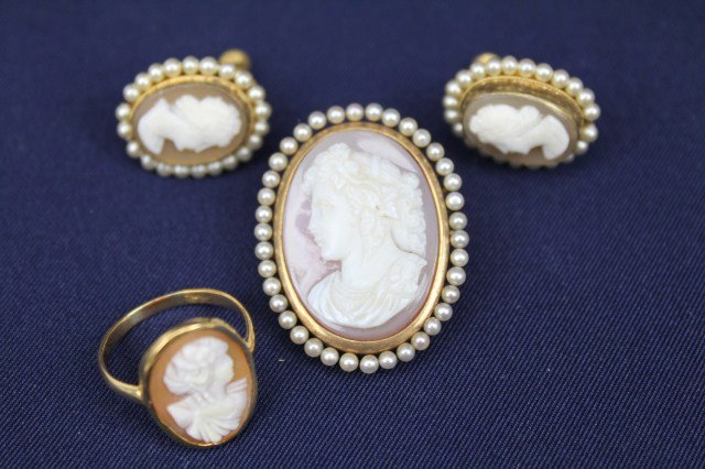 ANTIQUE CAMEO & PEARL LOT BROOCH EARRINGS RING: ANTIQUE CAMEO & PEARL LOT BROOCH EARRINGS RING 14K gold cameo and pearl brooch/pendant (11g) engraved on back "Presented to Lyda M. Bennett for lighting Blast Furnace No.2. Clairton Steel Works. Mar 2