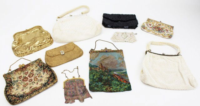 LADIES VINTAGE CLUTCH BAGS PURSES & HANDBAGS: LADIES VINTAGE CLUTCH BAGS PURSES & HANDBAGS A mixed lot of vintage and antique ladies bags. Beaded, metal link, embroidered. C1920-1960. 10 total. Size: Various Condition: Generally good Est.$100-200
