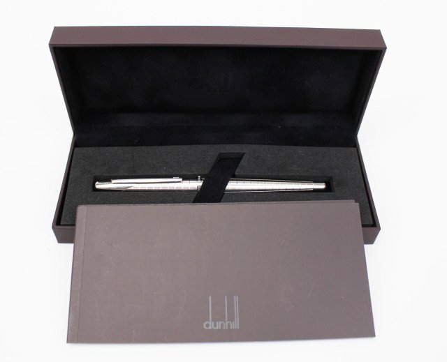 ALFRED DUNHILL AD 2000 FOUNTAIN PEN: ALFRED DUNHILL AD 2000 FOUNTAIN PEN Alfred Dunhill AD2000 silver fountain pen, marked 18K "M" on the nib, comes with original box and papers. Size: 6" Condition: VGC Est.$200-400