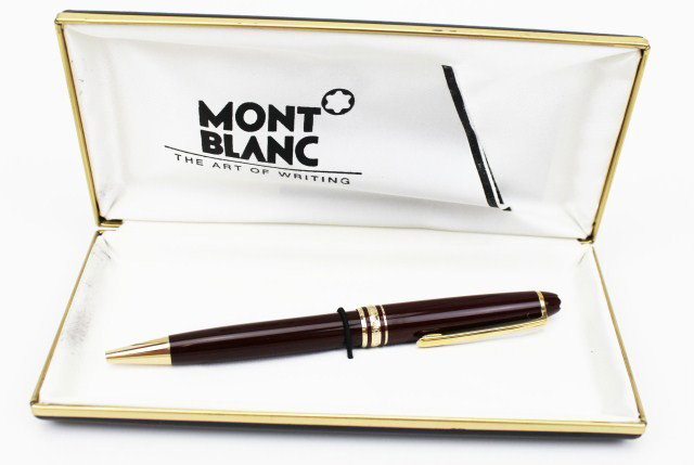 MONTBLANC MEISTERSTUCK CLASSIQUE BURGANDY BP: MONTBLANC MEISTERSTUCK CLASSIQUE BURGANDY BP Montblanc Meisterstuck Classique ballpoint burgundy and gold pen. Plated gold clip and rings with emblem on cap. In original box. Size: 5.5" Condition: VGC