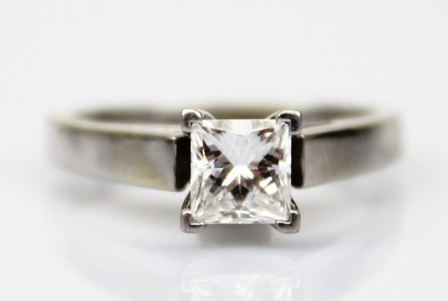 14K GOLD 1 CT PRINCESS CUT DIAMOND ENGAGEMENT RING: 14K GOLD 1 CT PRINCESS CUT DIAMOND ENGAGEMENT RING Princess cut diamond solitaire engagement ring. 0.95 ct Leo Diamond set in 14K white gold. Diamond color is F with a clarity of VS-2. Inscribed "Leo