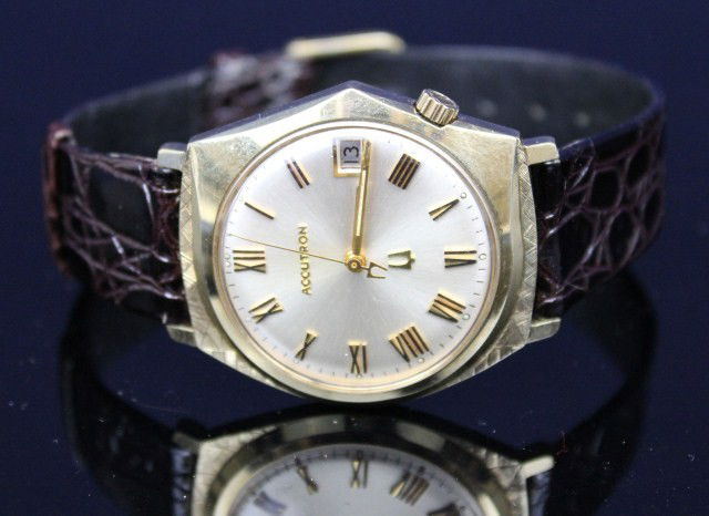 MENS BULOVA ACCURTRON 1969 14K GOLD WRIST WATCH: MENS BULOVA ACCURTRON 1969 14K YELLOW GOLD WRIST WATCH 14K yellow gold case. Roman numerals. Recessed date. Serial number H56467. Serviced. Leather strap. Weight: 44g Size: 28mm Condition: VGC Est.$30