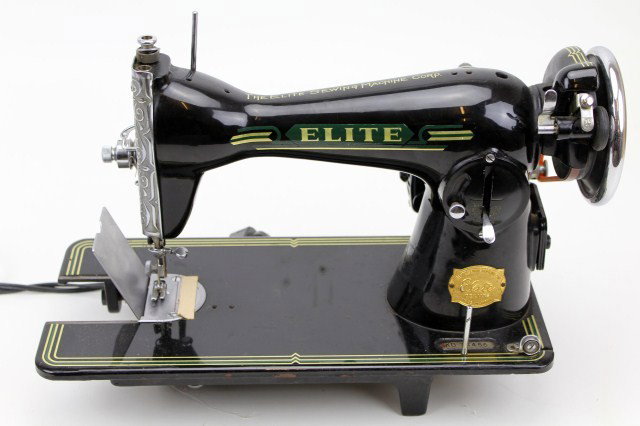 ELITE DELUXE SEWING MACHINE: Elite Deluxe sewing machine, fully operational, unit was refurbished around 1988, and has had little use since. Model number is KD 72466. Size: 8 x 11 x 15" Condition: VGC Est. 150 - 250