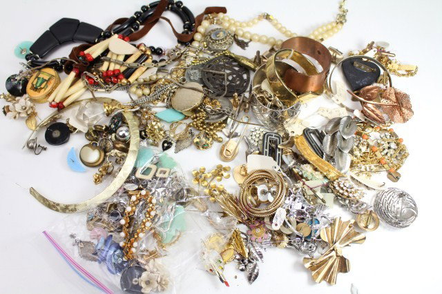 LARGE LOT OF ASSORTED COSTUME JEWELRY: Large lot of assorted costume jewelry: rings, necklaces, bracelets, brooches, cuff links, and more. Includes several Sarah Coventry and Avon pieces. Total lot weight: 3.6 lb. Weight: 3.6 lb Condition: