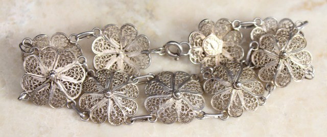 TOPAZIO STERLING SILVER FLOWER BRACELET: Topazio Portugal filigree flower bracelet made of sterling silver. Weight: 10.5g Size: 7" Condition: VGC