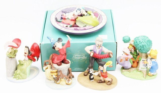 DISNEY'S MAGIC MEMORIES FIGURES LIMITED EDITIONS: DISNEY'S MAGIC MEMORIES FIGURES LIMITED EDITIONS One decorative plate, Cinderella's "I'll Make it Fit" #4594/7500. Four figurines from The Disney Character Collection, "Disney's Magic Memories." Each 