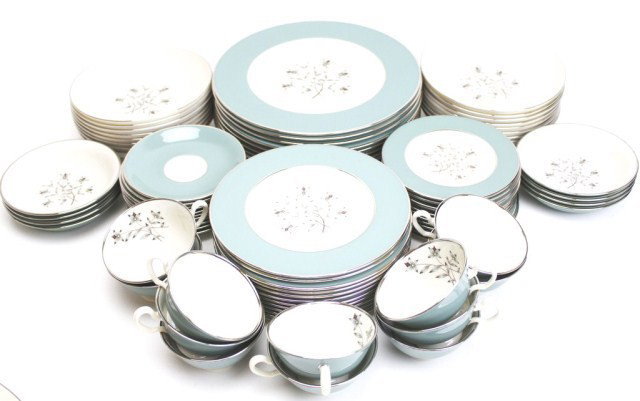 LOT OF 101 PIECES OF LENOX MIXED DINNER SERVICES: LOT OF 101 PIECES OF LENOX MIXED DINNER SERVICES This lot includes pieces from the Lenox Kingsley, Princess, Peking, and Olympia patterns. The Kingsley pattern includes 12 of each: dinner plate, deser