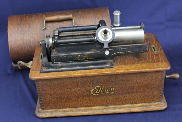 THOMAS EDISON HOME PHONOGRAPH REPRODUCER MODEL D: THOMAS EDISON HOME PHONOGRAPH REPRODUCER MODEL D This phonograph is the D model of Thomas Edison's Home version and plays the H model cylinder, which are 4 minute cylinders. Includes the original wood