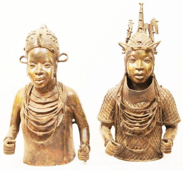 NEAR LIFE SIZE BENIN BRONZE OBA & QUEEN STATUES: NEAR LIFE SIZE BENIN BRONZE OBA & QUEEN STATUES Good quality cast bronze figures of the King and Queen of Benin. Almost life size. Size: 28" tall Condition: VGC Lot: 15351