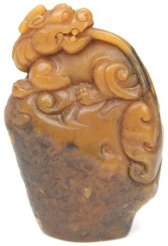 TIANHUANG-TYPE DRAGON SEAL: TIANHUANG-TYPE DRAGON SEAL A caramel colored dragon breathes fire down its back as it's perched atop a rock. The name Shi Dao Ren is incised on the seal. Size: 4" Condition: VGC Lot: 15478