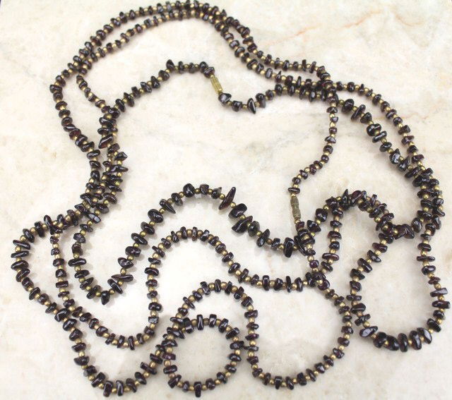 3 PIECE GARNET NECKLACE SET OF VARIOUS SIZES: 3 PIECE GARNET NECKLACE SET OF VARIOUS SIZES This lot includes 3 necklaces composed of garnet stones and gold colored beads. The necklaces range from 24"-35". Weight: 186.3 g Size: 24", 35", 35" Condi