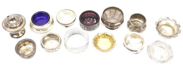 MIXED LOT OF 13 STERLING SILVER SALTS: MIXED LOT OF 13 STERLING SILVER SALTS A good selection of smaller sterling salts. Thirteen in total. All are marked sterling. Some with glass liners. One is marked Theodore B Starr. Weight 278.3g Tota