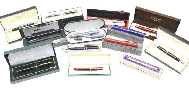 LOT OF 13 FOUNTAIN PENS: ROTRING, LAMY, CROSS...: LOT OF 13 FOUNTAIN PENS: ROTRING, LAMY, CROSS... 2 Cross fountain pens with nibs marked "M". Everlast pen, silver color with medium nib. 4" Waterman pen in crimson. Graphomatic Inkmaker pen, most like