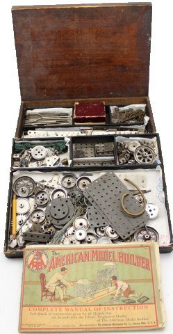 THE AMERICAN MODEL BUILDER SET: THE AMERICAN MODEL BUILDER SET 1913 American Model Builder with many pieces appearing to be a full set. Comes with a manual for full details of all fifteen progressive outfits. Size: 14" x 12" wooden 