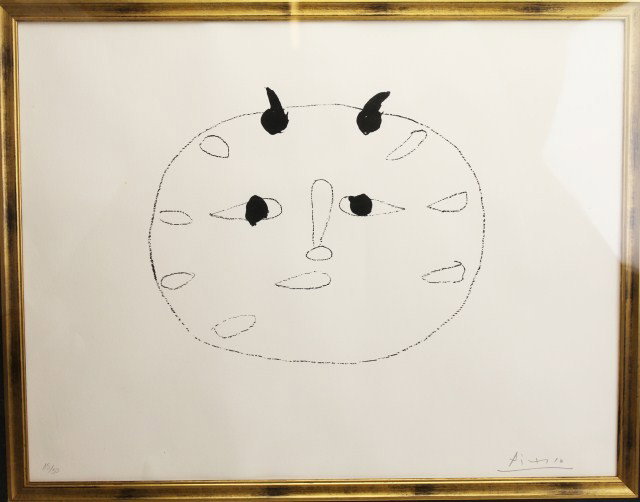 PABLO PICASSO - SIGNED LITHOGRAPH LINE DRAWING: PABLO PICASSO - SIGNED LITHOGRAPH LINE DRAWING PABLO PICASSO - (1881-1973). lithograph of a face. 20th century. Signed in pencil, bottom right. Size: 33" x 40" framed Condition: VGC Est. 200-400 Lot 1